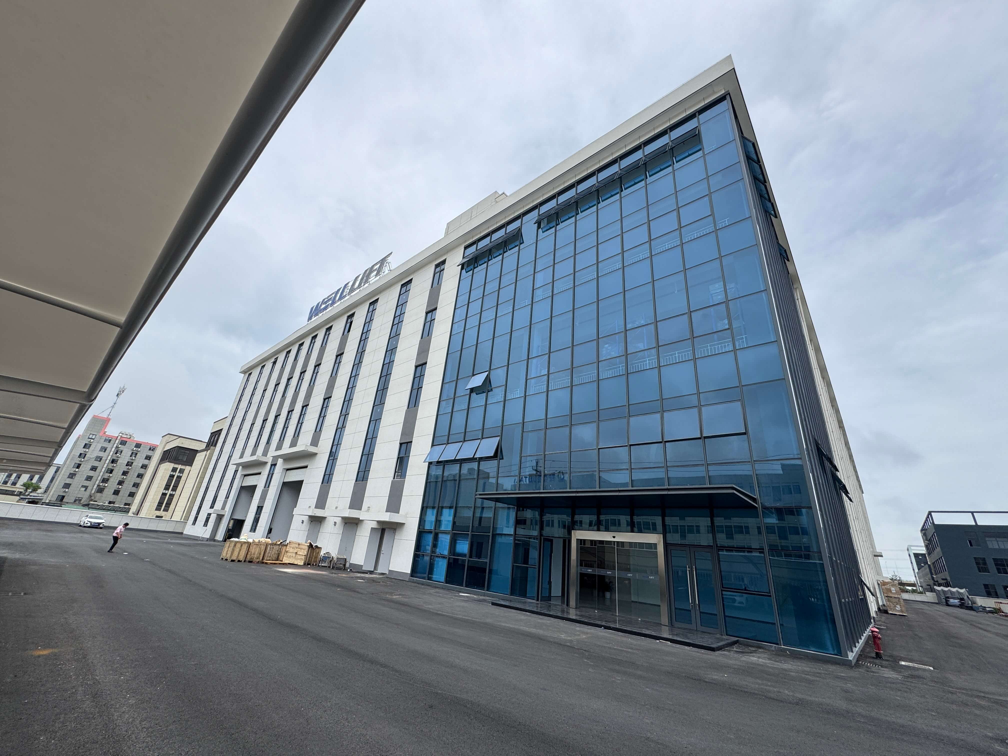 Welllift 32,000 m&sup2; garage door hardware manufacturing facility in Ningbo