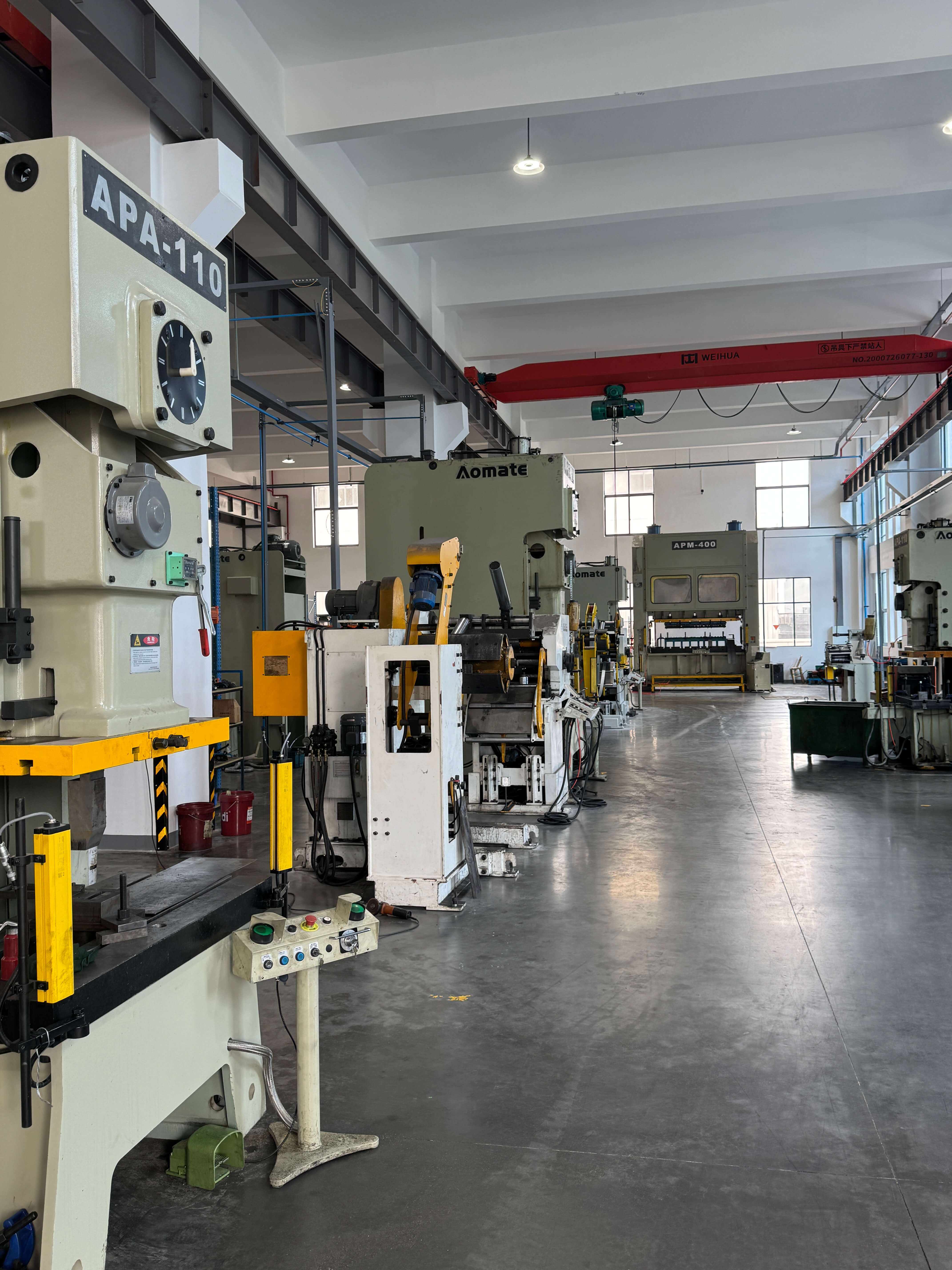 Welllift 32,000 m² garage door hardware factory floor in Ningbo, China